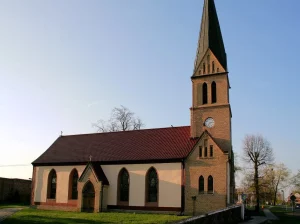Zabytkowy kościół w Sarbinowie