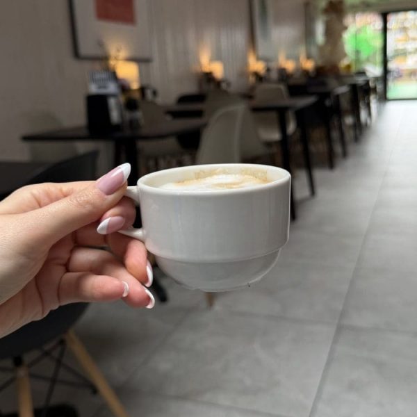 Filiżanka cappuccino w restauracji Dobre Smaki
